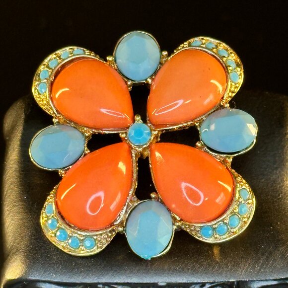 🌺 Vintage Coral & Turquoise Statement Brooch – Bold Gold-Tone Floral Design - Picture 1 of 2